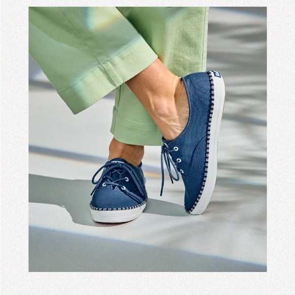 Keds Navy Canvas Champion Wave Shoes with White Accents SZ 7.5 - Picture 5 of 9